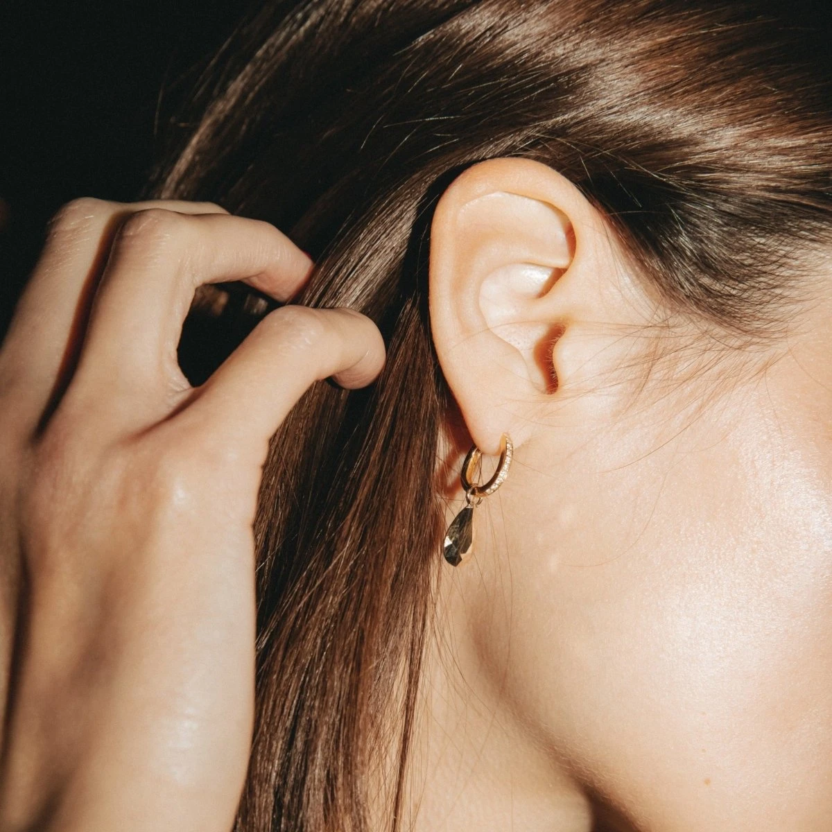 Boucles D'oreilles Créoles Gouttes En Or Jaune Et Diamants 2 Boucles D'oreilles Créoles Gouttes En Or Jaune Et Diamants – Image 2