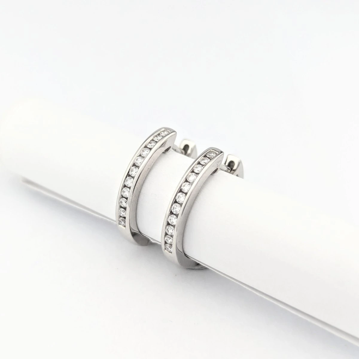 Boucles D'oreilles Diamants En Or Blanc 5 Boucles D'oreilles Diamants En Or Blanc – Image 5