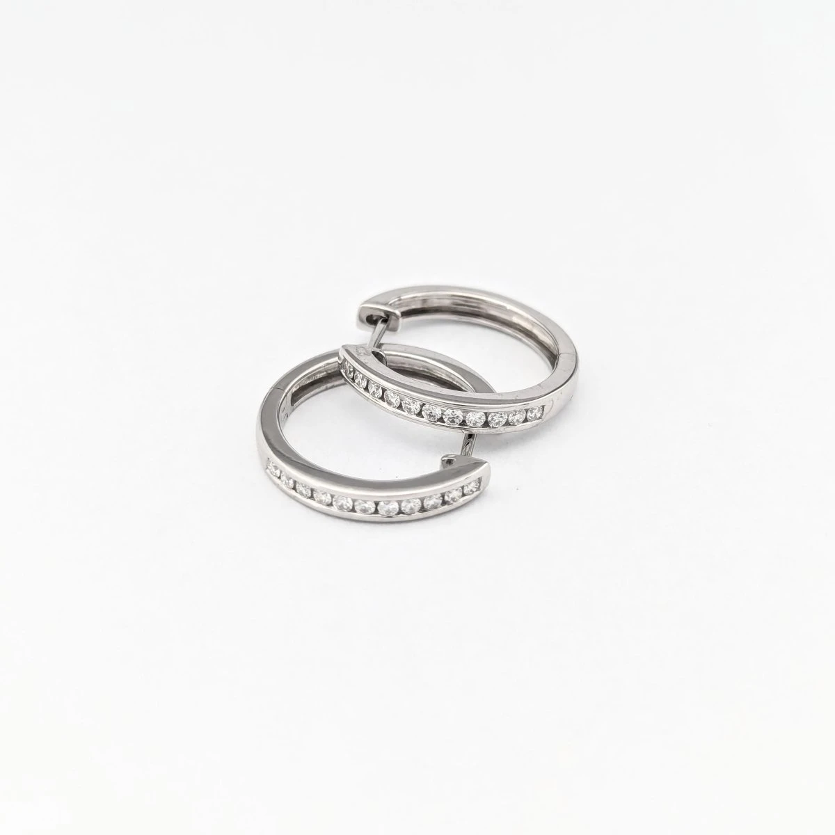 Boucles D'oreilles Diamants En Or Blanc 3 Boucles D'oreilles Diamants En Or Blanc – Image 3