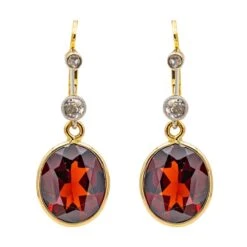 Boucles D'oreilles Dormeuses En Or Jaune, Or Blanc, Platine, Grenats Et Diamants