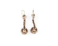 Boucles D'oreilles Dormeuses En Or Rose, Argent, Et Diamants. Circa 1860 -Castafiore Boutique boucles doreilles dormeuses en or rose argent et diamants circa 1860 422927