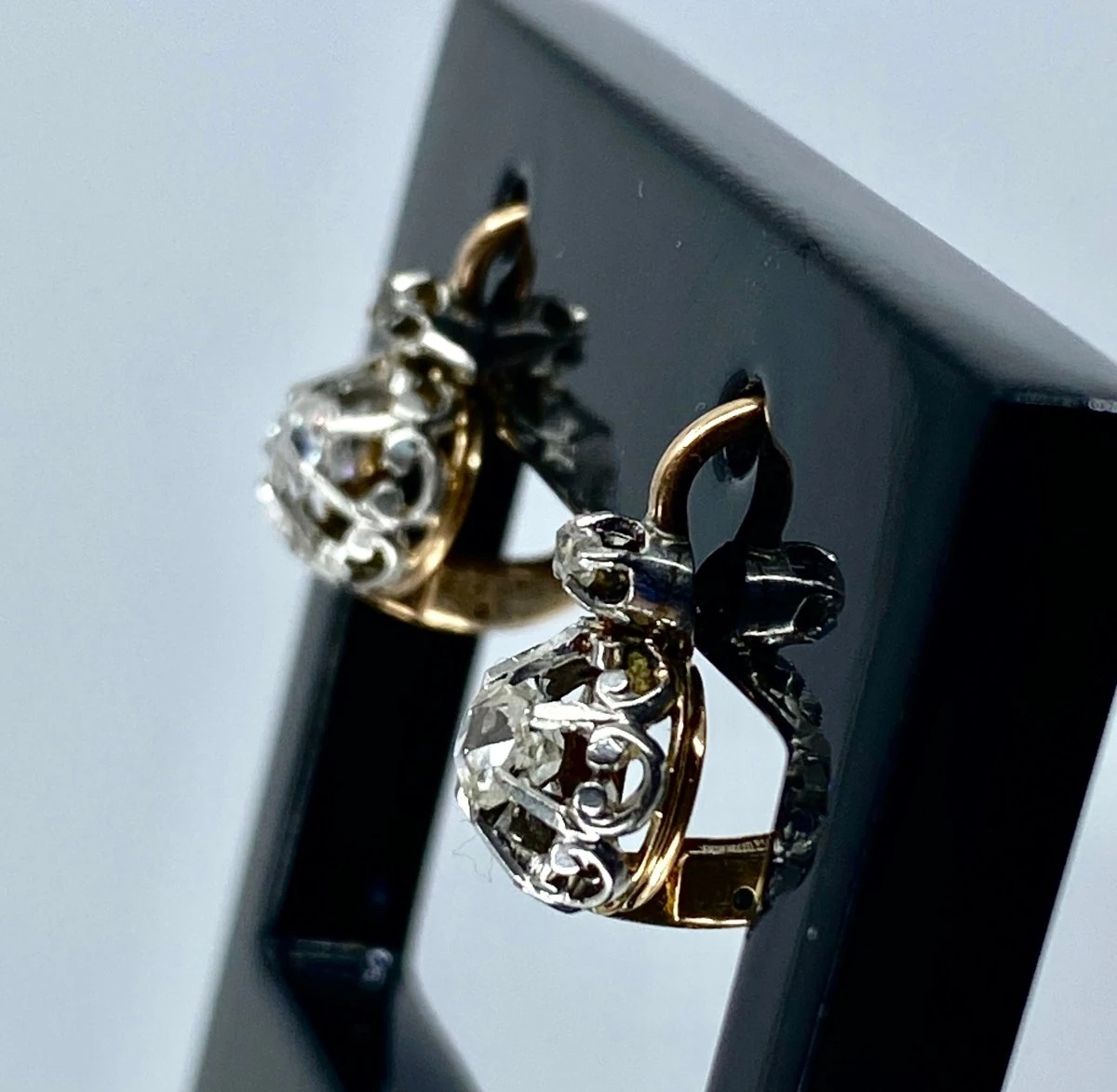 Boucles D’oreilles En Or 18 Carats Et Diamants, époque 1900. 2 Boucles D’oreilles En Or 18 Carats Et Diamants, époque 1900. – Image 2