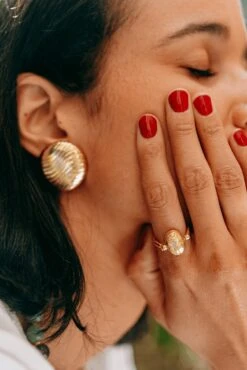 Boucles D'oreilles En Or Jaune Strié -Castafiore Boutique boucles doreilles en or jaune strie 895360