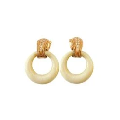 Boucles D'oreilles Interchangeables VAN CLEEF & ARPELS En Or Jaune, Onyx, Corail Blanc Et Diamants 8 Boucles D'oreilles Interchangeables VAN CLEEF & ARPELS En Or Jaune, Onyx, Corail Blanc Et Diamants -Castafiore Boutique boucles doreilles interchangeables van cleef arpels en or jaune onyx corail blanc et diamants 937611