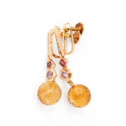 Boucles D'oreilles Pendantes CHANEL "Mademoiselle" En Or Jaune, Citrines, Rubellites, Améthystes Et Diamants -Castafiore Boutique boucles doreilles pendantes chanel mademoiselle en or jaune citrines rubellites amethystes et diamants 666058