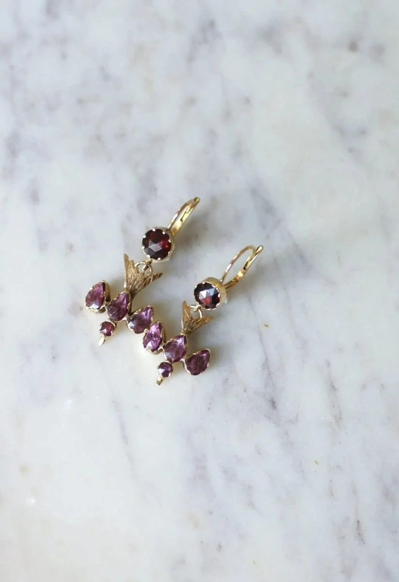 Boucles D'oreilles Pendantes Colombes Grenats 5 Boucles D'oreilles Pendantes Colombes Grenats – Image 5