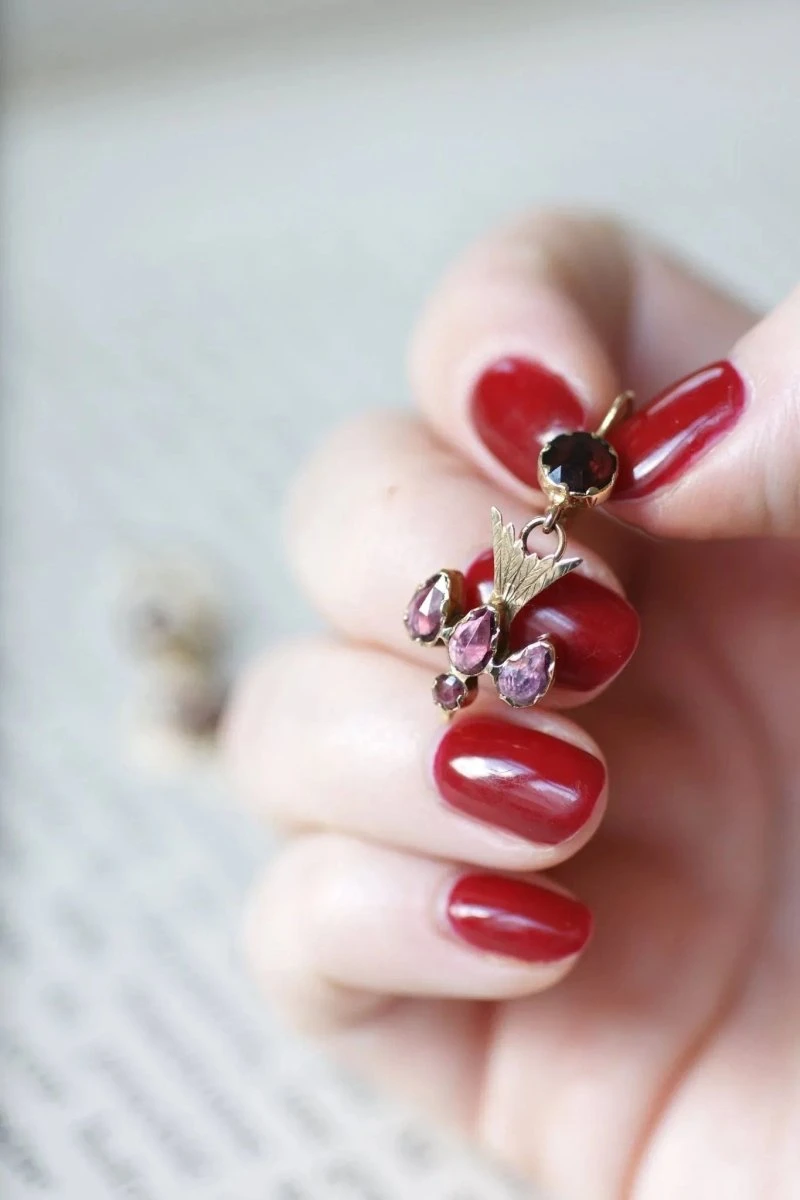 Boucles D'oreilles Pendantes Colombes Grenats 6 Boucles D'oreilles Pendantes Colombes Grenats – Image 6