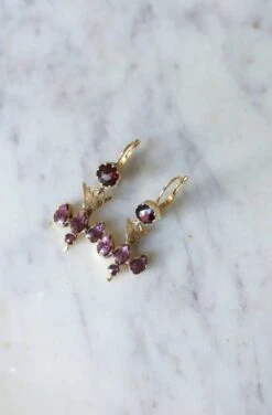 Boucles D'oreilles Pendantes Colombes Grenats 15 Boucles D'oreilles Pendantes Colombes Grenats -Castafiore Boutique boucles doreilles pendantes colombes grenats 619056