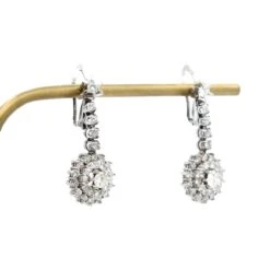 Boucles D'oreilles Pendantes En Or Blanc Et Diamants -Castafiore Boutique boucles doreilles pendantes en or blanc et diamants 982166