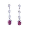 Boucles D'oreilles Pendantes En Or Blanc, Rubis, Et Diamants