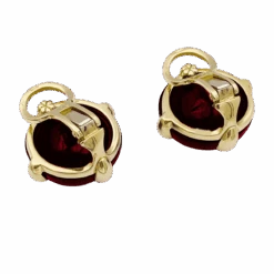 Miller Boucles D'oreilles Clips POMELLATO "Griffe" En Or Jaune Et Grenat 9 Miller Boucles D'oreilles Clips POMELLATO "Griffe" En Or Jaune Et Grenat -Castafiore Boutique boucles doreilles pomellato griffe grenat or jaune 828594