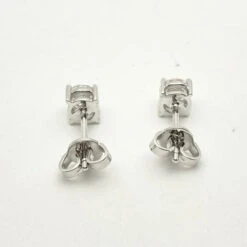 Boucles D'oreilles Puces En Or Blanc Et Diamants Naturels 11 Boucles D'oreilles Puces En Or Blanc Et Diamants Naturels -Castafiore Boutique boucles doreilles puces en or blanc et diamants naturels 215588