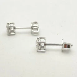 Boucles D'oreilles Puces En Or Blanc Et Diamants Naturels 9 Boucles D'oreilles Puces En Or Blanc Et Diamants Naturels -Castafiore Boutique boucles doreilles puces en or blanc et diamants naturels 499760