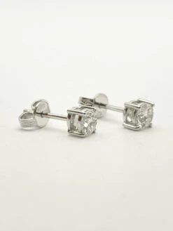 Boucles D'oreilles Puces En Or Blanc Et Diamants Naturels 10 Boucles D'oreilles Puces En Or Blanc Et Diamants Naturels -Castafiore Boutique boucles doreilles puces en or blanc et diamants naturels 544065