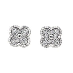 Boucles D'oreilles Puces VAN CLEEF & ARPELS "Sweet Alhambra" En Or Blanc Et Diamants