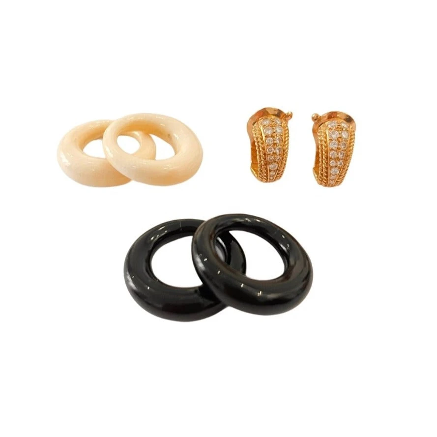 Boucles D'oreilles Interchangeables VAN CLEEF & ARPELS En Or Jaune, Onyx, Corail Blanc Et Diamants 3 Boucles D'oreilles Interchangeables VAN CLEEF & ARPELS En Or Jaune, Onyx, Corail Blanc Et Diamants – Image 3