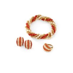 Boucles D'oreilles VAN CLEEF & ARPELS "Twist" En Or Jaune, Corail Et Perles -Castafiore Boutique boucles doreilles van cleef arpels twist en or jaune corail et perles 523433