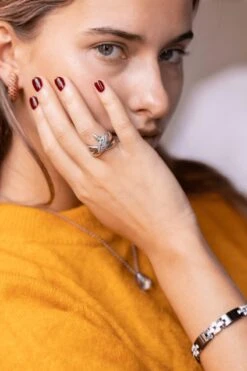 Bracelet CARTIER "panthère" En Or Blanc, Diamants Et Céramique Noire -Castafiore Boutique bracelet cartier panthere en or blanc diamants et ceramique noire 859075