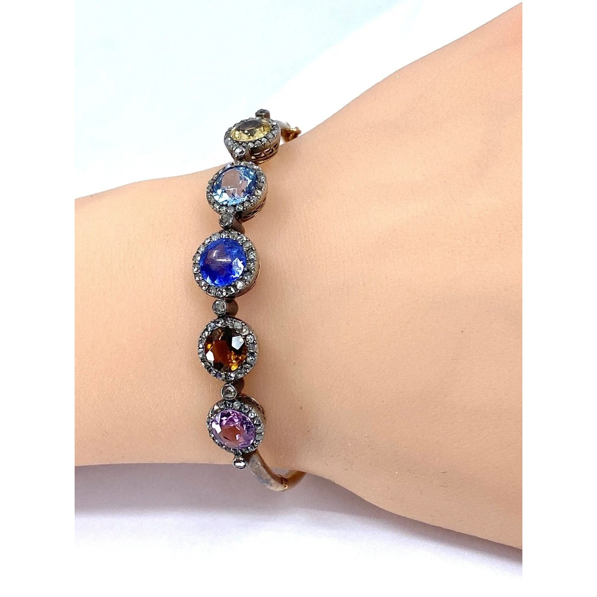 Bracelet Jonc En Or 18 Carats, Multipierres: Saphir,topazes,citrine. Epoque Napoléon III 12 Bracelet Jonc En Or 18 Carats, Multipierres: Saphir,topazes,citrine. Epoque Napoléon III – Image 12