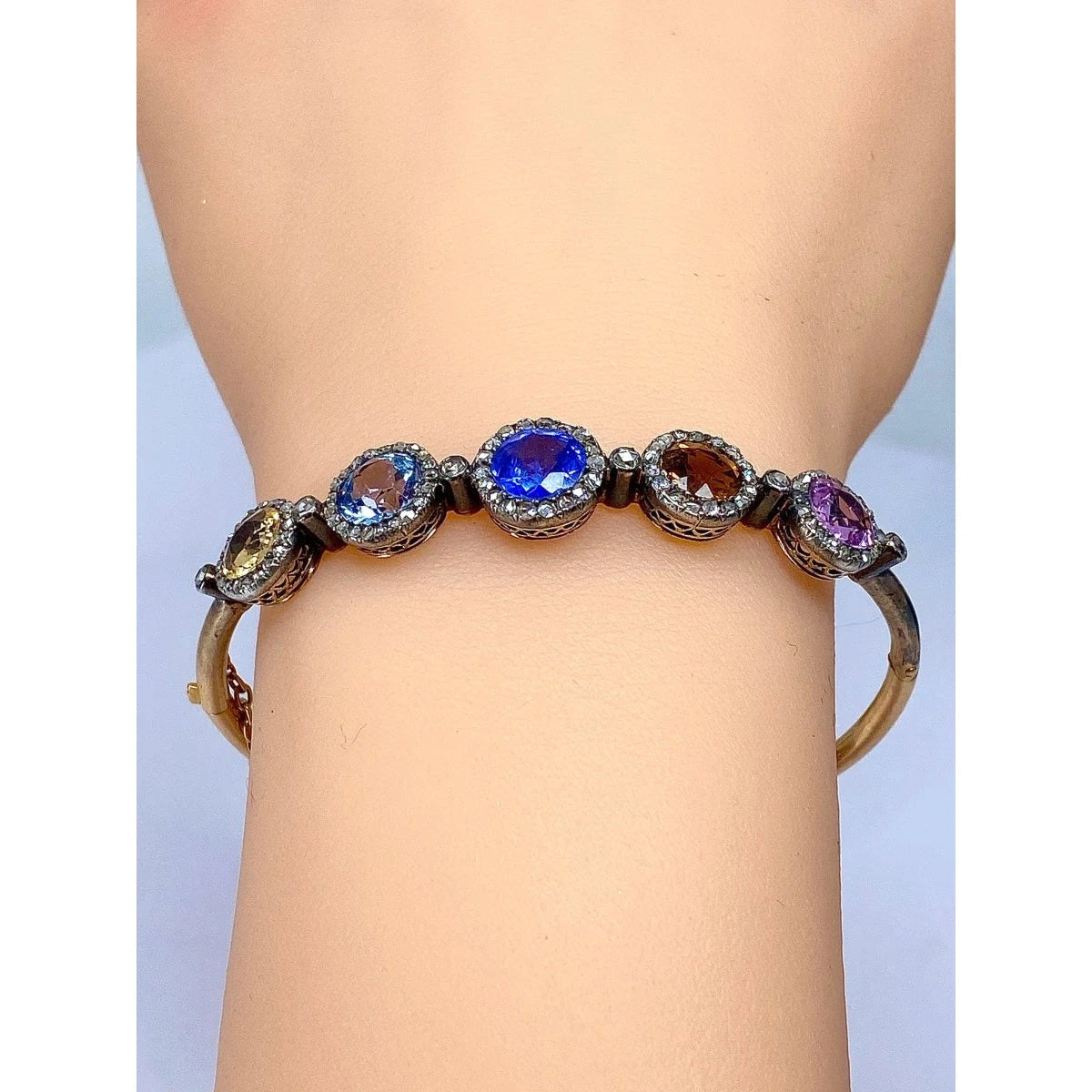 Bracelet Jonc En Or 18 Carats, Multipierres: Saphir,topazes,citrine. Epoque Napoléon III 9 Bracelet Jonc En Or 18 Carats, Multipierres: Saphir,topazes,citrine. Epoque Napoléon III – Image 9