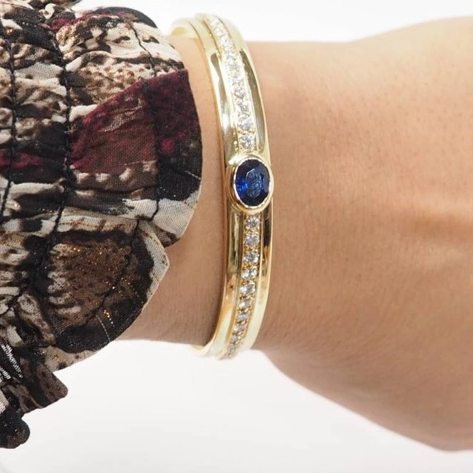 Bracelet Jonc En Or Jaune, Saphir Et Diamants 2 Bracelet Jonc En Or Jaune, Saphir Et Diamants – Image 2