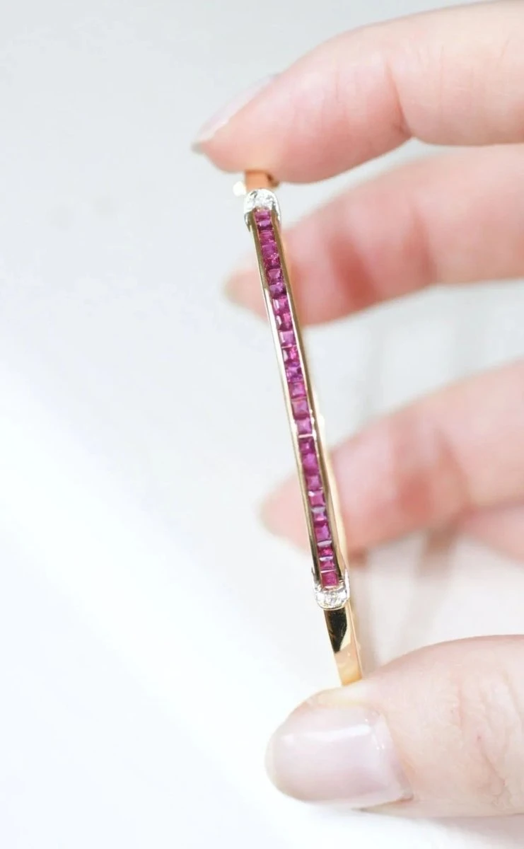 Bracelet Jonc Ouvrant Rubis Calibrés Et Diamants 6 Bracelet Jonc Ouvrant Rubis Calibrés Et Diamants – Image 6