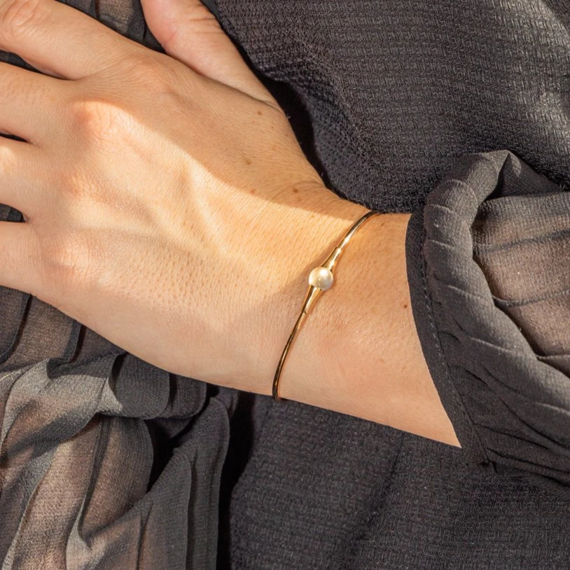 Bracelet Jonc POMELLATO "M'ama Non M'ama" En Or Rose Et Pierre De Lune 2 Bracelet Jonc POMELLATO "M'ama Non M'ama" En Or Rose Et Pierre De Lune – Image 2