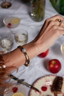 Bracelet Jonc POMELLATO Or Jaune Et Diamants -Castafiore Boutique bracelet jonc pomellato or jaune et diamants 391332