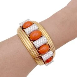 Miller Bracelet Jonc RENÉ BOIVIN En Platine, Or Jaune, Corail Et Diamants 13 Miller Bracelet Jonc RENÉ BOIVIN En Platine, Or Jaune, Corail Et Diamants -Castafiore Boutique bracelet jonc rene boivin en platine or jaune corail et diamants 738021