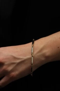 Bracelet Maille Alternée En Ors Jaune Et Blanc -Castafiore Boutique bracelet maille alternee en ors jaune et blanc 577024