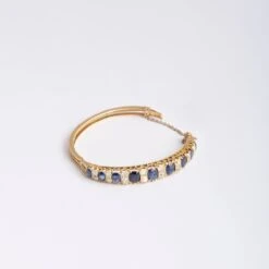 Bracelet Rigide En Or Jaune Et En Diamants Et Saphirs -Castafiore Boutique bracelet rigide en or jaune et en diamants et saphirs 514727