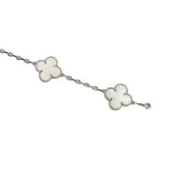 Bracelet VAN CLEEF & ARPELS"Alhambra" En Or Blanc Et Nacre 5 Bracelet VAN CLEEF & ARPELS"Alhambra" En Or Blanc Et Nacre -Castafiore Boutique bracelet van cleef arpels alhambra en or blanc et nacre 624086