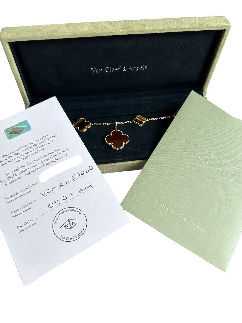 Bracelet VAN CLEEF & ARPELS "Magic Alhambra" En Or Jaune, Oeil-de-tigre Et Cornaline 2 Bracelet VAN CLEEF & ARPELS "Magic Alhambra" En Or Jaune, Oeil-de-tigre Et Cornaline – Image 2