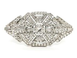 Broche Art Déco En Or Blanc Et Platine Pavé Diamants -Castafiore Boutique broche art deco en or blanc et platine pave diamants 115321
