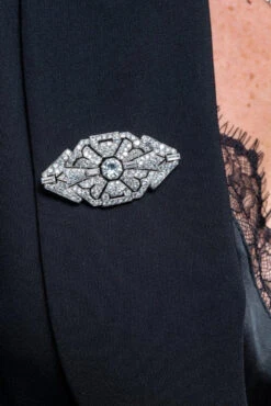 Broche Art Déco En Or Blanc Et Platine Pavé Diamants -Castafiore Boutique broche art deco en or blanc et platine pave diamants 461365