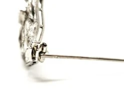 Broche Art Déco En Or Blanc Et Platine Pavé Diamants -Castafiore Boutique broche art deco en or blanc et platine pave diamants 641914