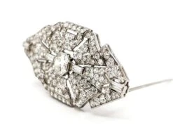 Broche Art Déco En Or Blanc Et Platine Pavé Diamants -Castafiore Boutique broche art deco en or blanc et platine pave diamants 831264