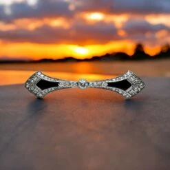 Broche Barrette Art-Déco En Platine, Diamants Et Onyx. -Castafiore Boutique broche barrette art deco en platine diamants et onyx 435457