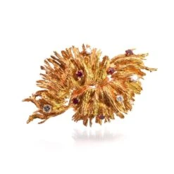 Broche CHAUMET En Or Jaune, Rubis Et Diamants