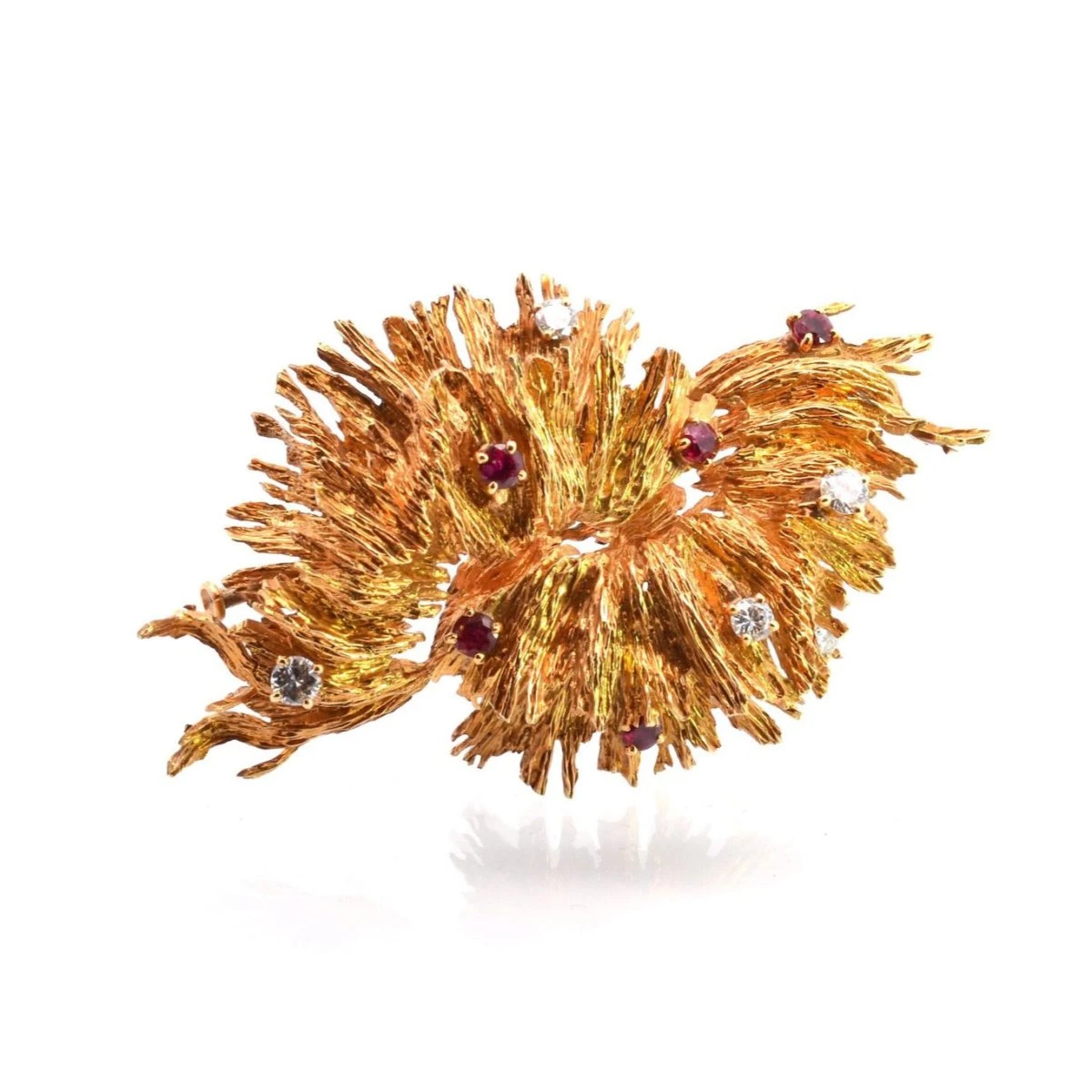 Broche CHAUMET En Or Jaune, Rubis Et Diamants 1 Broche CHAUMET En Or Jaune, Rubis Et Diamants