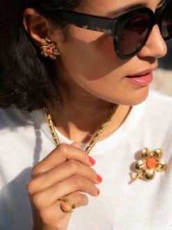 Broche Clip CHAUMET En Or Jaune, Corail Rose Et Diamants -Castafiore Boutique broche clip chaumet en or jaune corail rose et diamants 888417