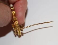 Broche Clip En Or Jaune Et En Perle -Castafiore Boutique broche clip en or jaune et en perle 392720