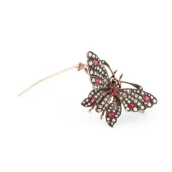 Broche Épingle "Papillon" En Or Jaune, Argent, Rubis Et Diamants -Castafiore Boutique broche epingle papillon en or jaune argent rubis et diamants 1234109