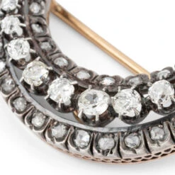 Broche Épingle Lune En Or Jaune, Argent Et Diamants -Castafiore Boutique broche lune en or jaune argent et diamants 952432