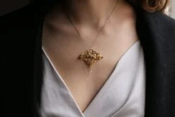 Broche - Pendentif En Or Jaune Et Platine Et En Perle 21 Broche - Pendentif En Or Jaune Et Platine Et En Perle -Castafiore Boutique broche pendentif en or jaune et platine et en perle 507042