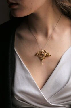 Broche - Pendentif En Or Jaune Et Platine Et En Perle 15 Broche - Pendentif En Or Jaune Et Platine Et En Perle -Castafiore Boutique broche pendentif en or jaune et platine et en perle 748259