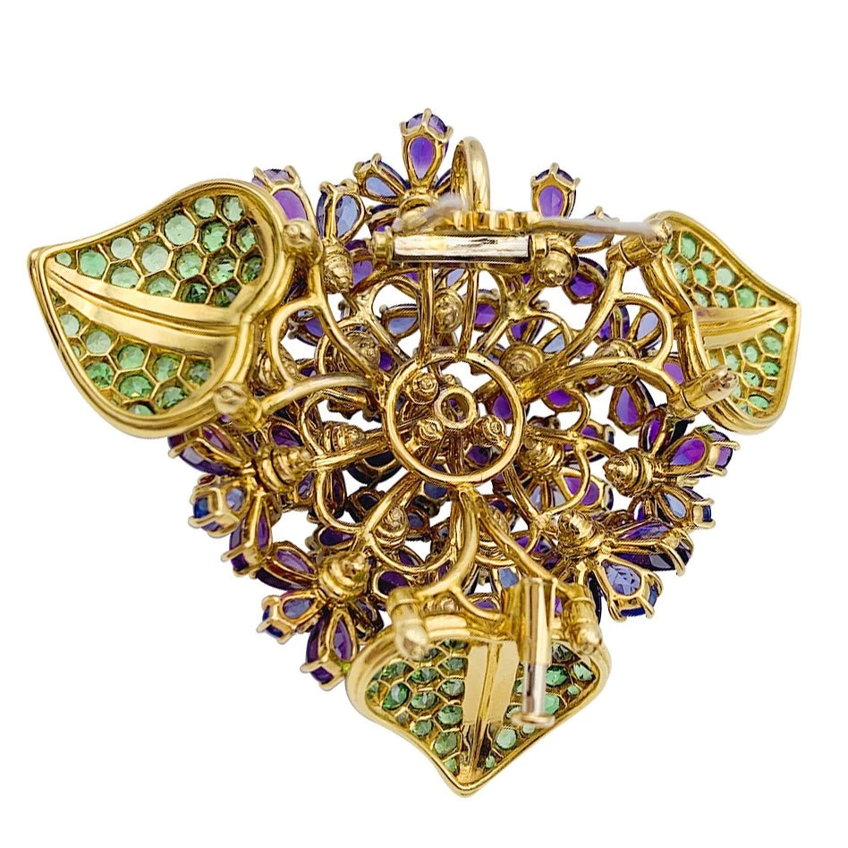 Miller Clip René Boivin,"Bouquet De Violettes", Or Jaune, Gemmes De Couleur. 3 Miller Clip René Boivin,"Bouquet De Violettes", Or Jaune, Gemmes De Couleur. – Image 3