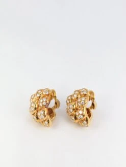 Clips D’oreilles Pommes De Pins En Or Et Diamants, 1970 -Castafiore Boutique clips doreilles pommes de pins en or et diamants 1970 352707