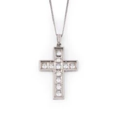 Collier Or Blanc Avec Pendentif Croix Art Déco En Platine Et Diamants -Castafiore Boutique collier or blanc avec pendentif croix art deco en platine et diamants 692398