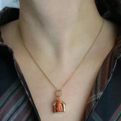 Collier Pendentif En Or Jaune Et Corail -Castafiore Boutique collier pendentif en or jaune et corail 619553